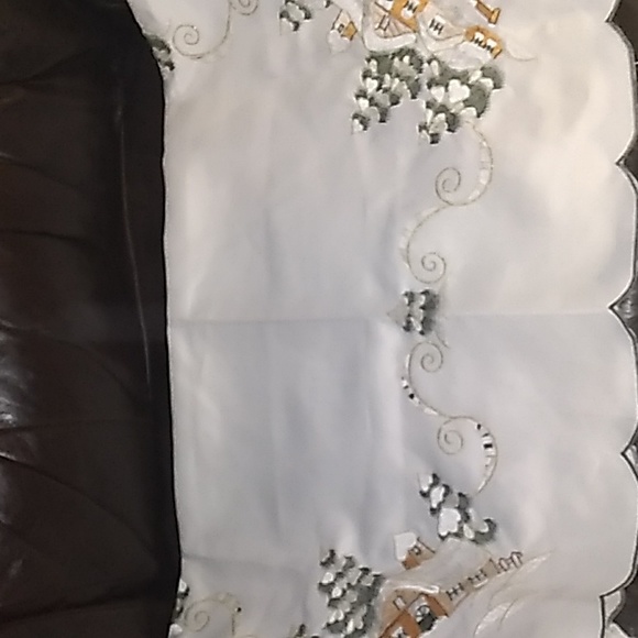 AMAZING EMBROIDERED Square Linen Tablecloth- 33.5 inches x 33.5 inches. - Picture 11 of 17